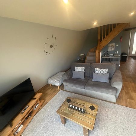 Widgeon Lakeside Cabin: Bespoke Retreat with Hot Tub and Private Fishing Tattershall Exterior photo
